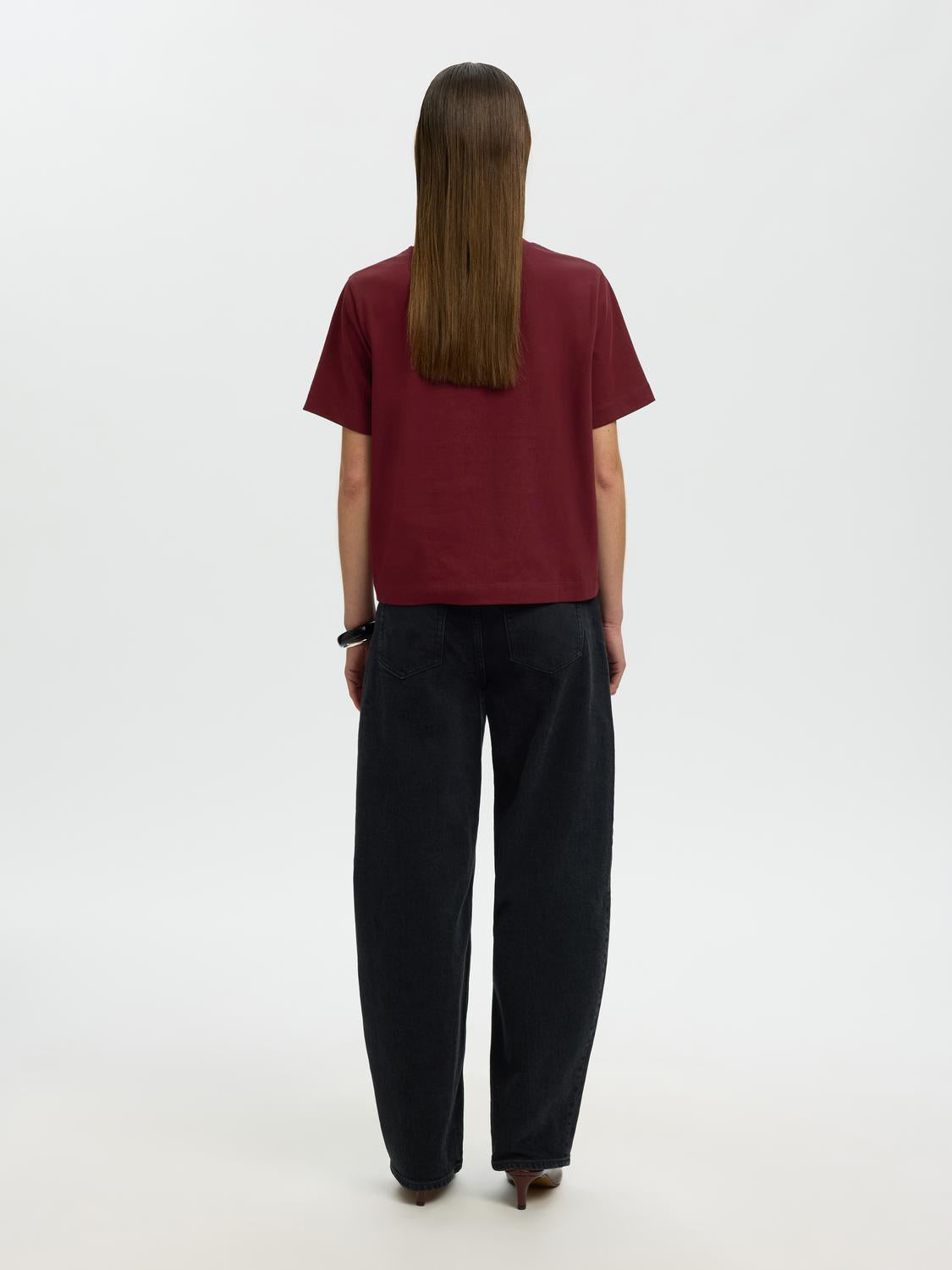 model_shot-back